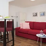 Piccola Red - 50m From The דירה