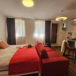 Апартаменты Piccola Red - 50m From The