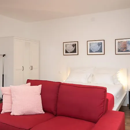 Piccola Red - 50m From The *