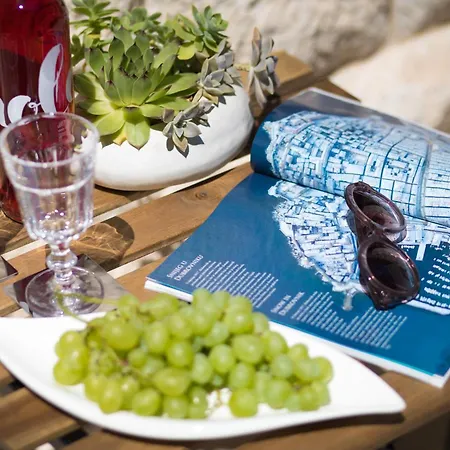 Piccola Red - 50m From The Daire