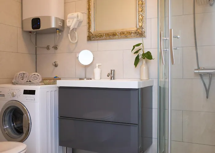 Piccola Red - 50m From The Appartement