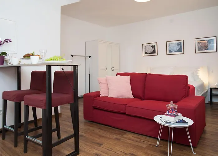 Piccola Red - 50m From The Appartement