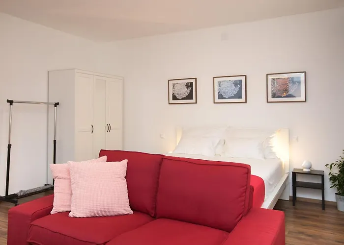 Piccola Red - 50m From The *