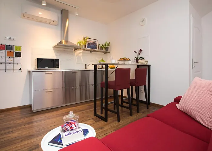 Piccola Red - 50m From The *